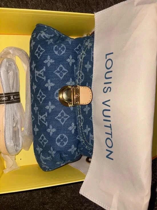 Louis Vuitton Vibrant Mustard Yellow Interior - Picture 4 of 7